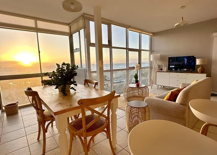 Charming Beachfront Strand Apartment