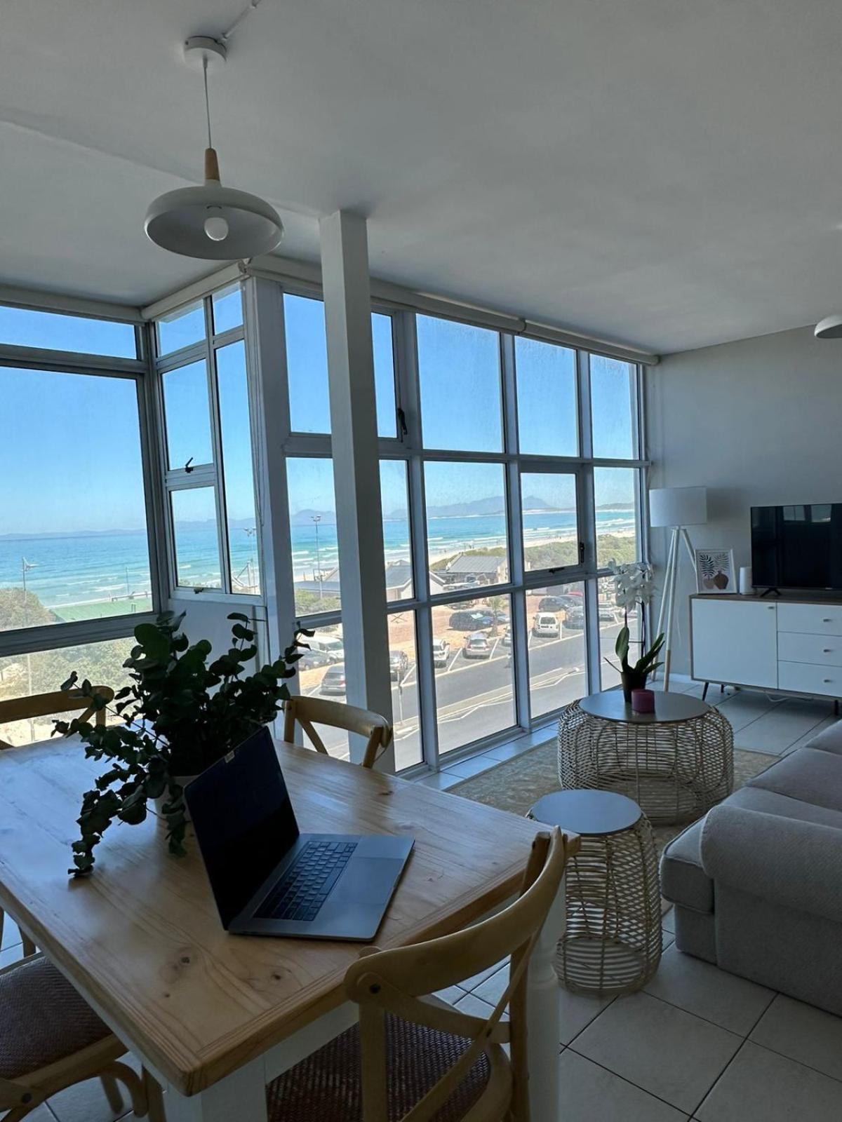 Apartment Charming Beachfront *