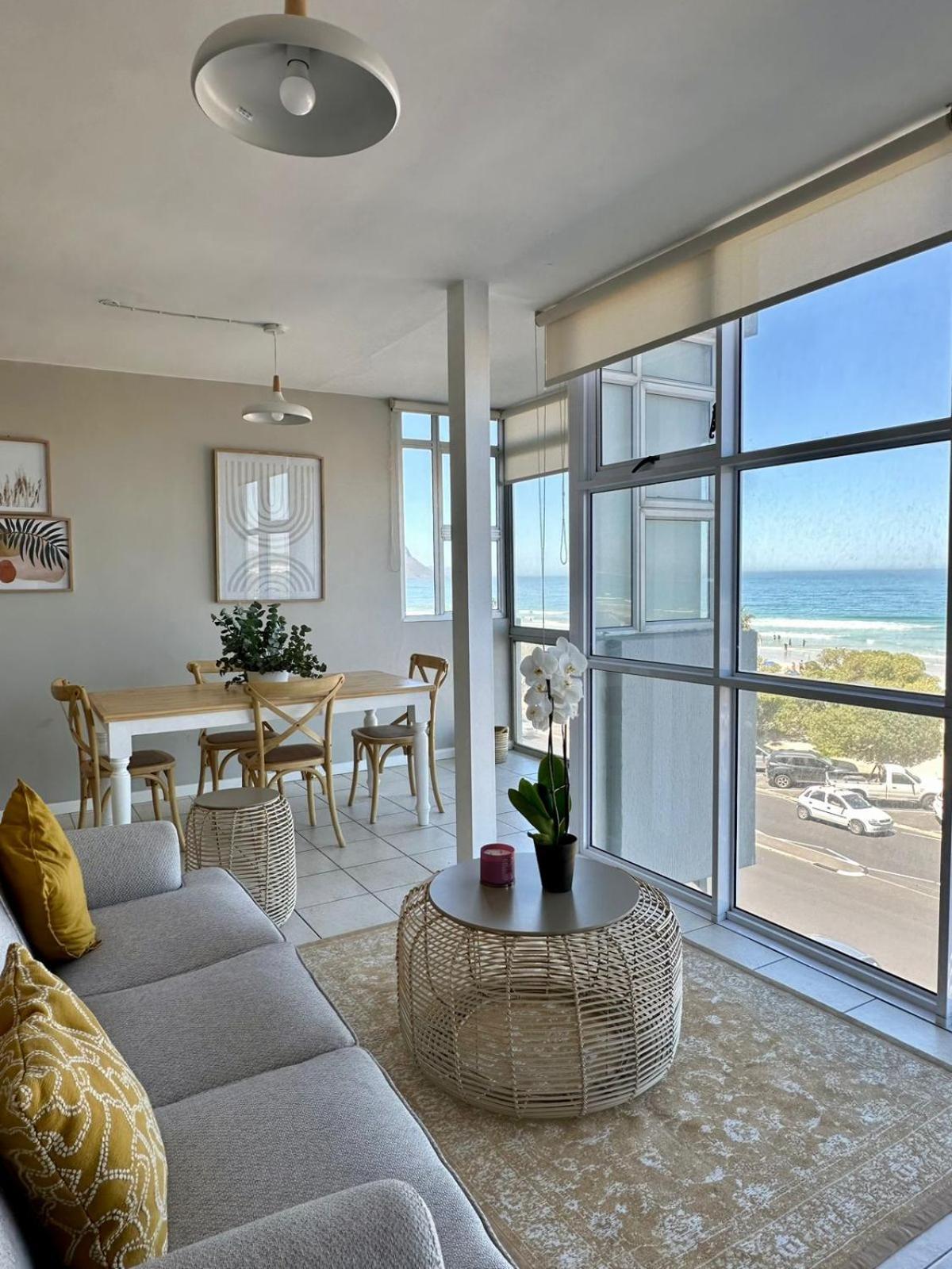 Charming Beachfront Apartment *